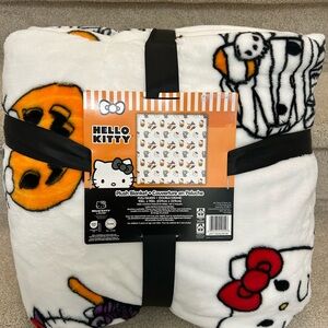 Hello Kitty Plush Queen Halloween Blanket - White, Orange, and Black